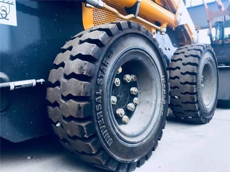 小型轮式滑移铲车